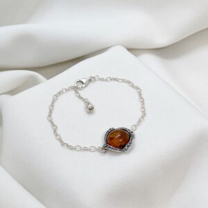 Bransoletka na srebrnym łańcuszku 925 z koniakowym bursztynem