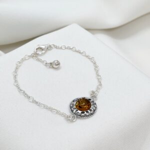 Bransoletka na srebrnym łańcuszku 925 z koniakowym bursztynem