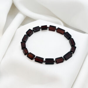 Bransoletka bursztynowa z ciemnego koniaku ze srebrnymi kulkami 925