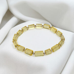 Bransoletka bursztynowa w cytrynowym kolorze i srebrnymi kulkami 925